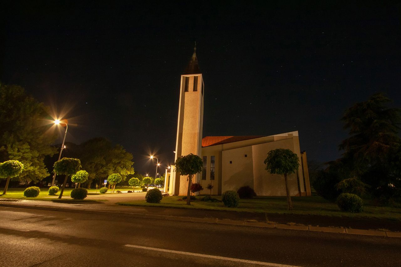 Zvonik crkve u Savskoj Vesi nakon sanacije rasvjete